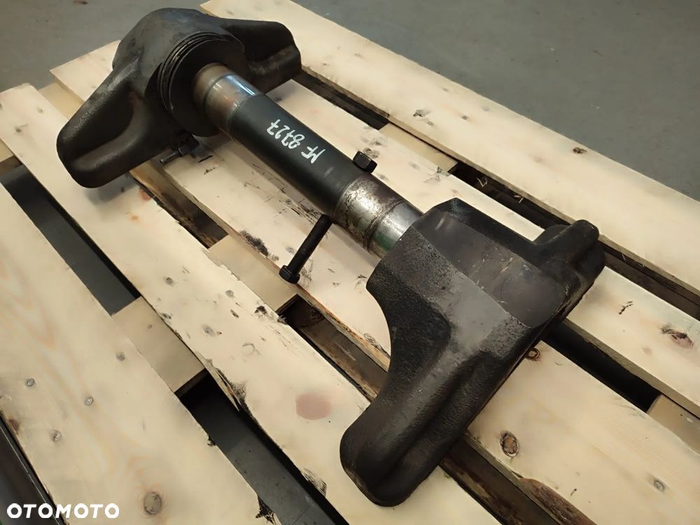 Wspornik osi przedniej 4276006 MASSEY FERGUSON 8727 - 3