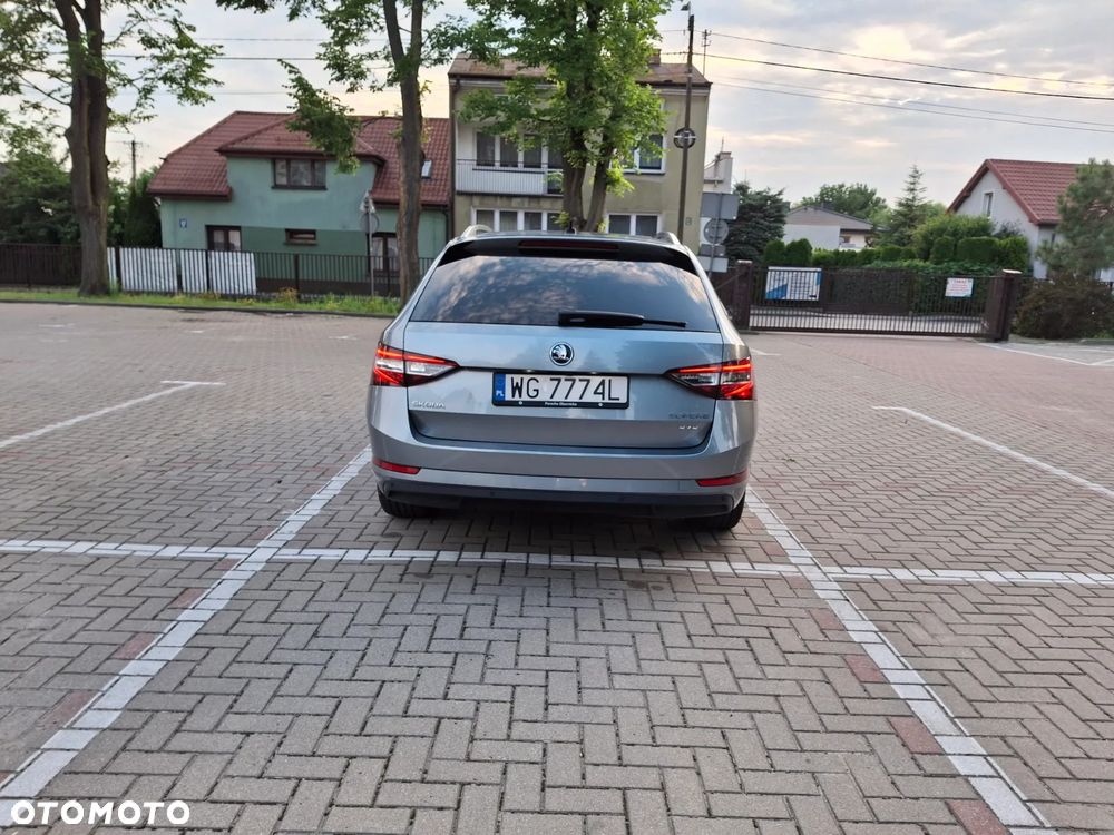 Skoda Superb 2.0 TDI 4x4 Style DSG - 6