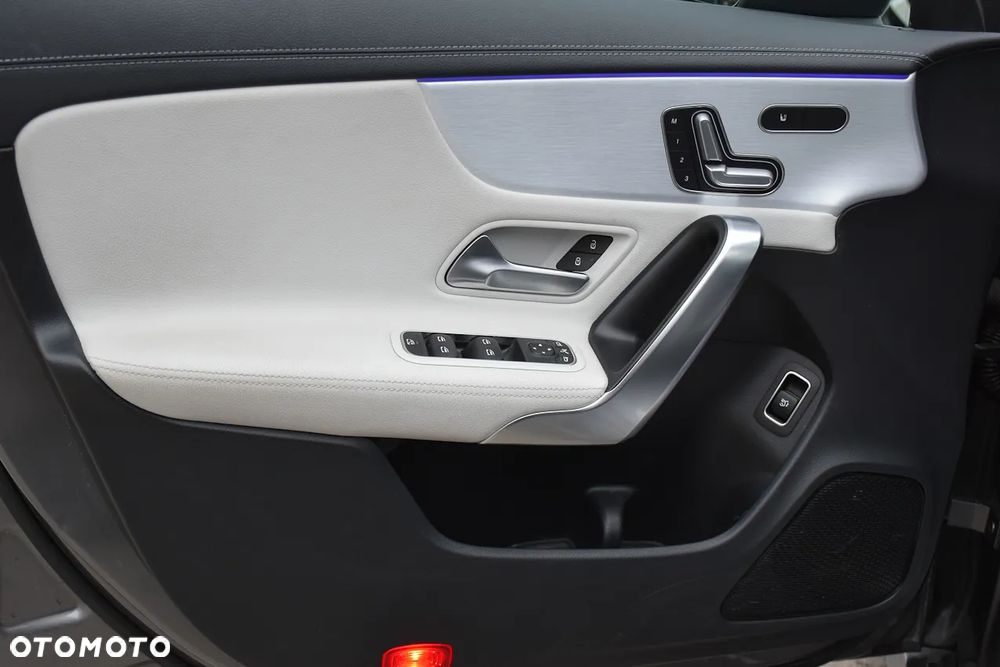 Mercedes-Benz CLA 200 d AMG Line 8G-DCT - 20