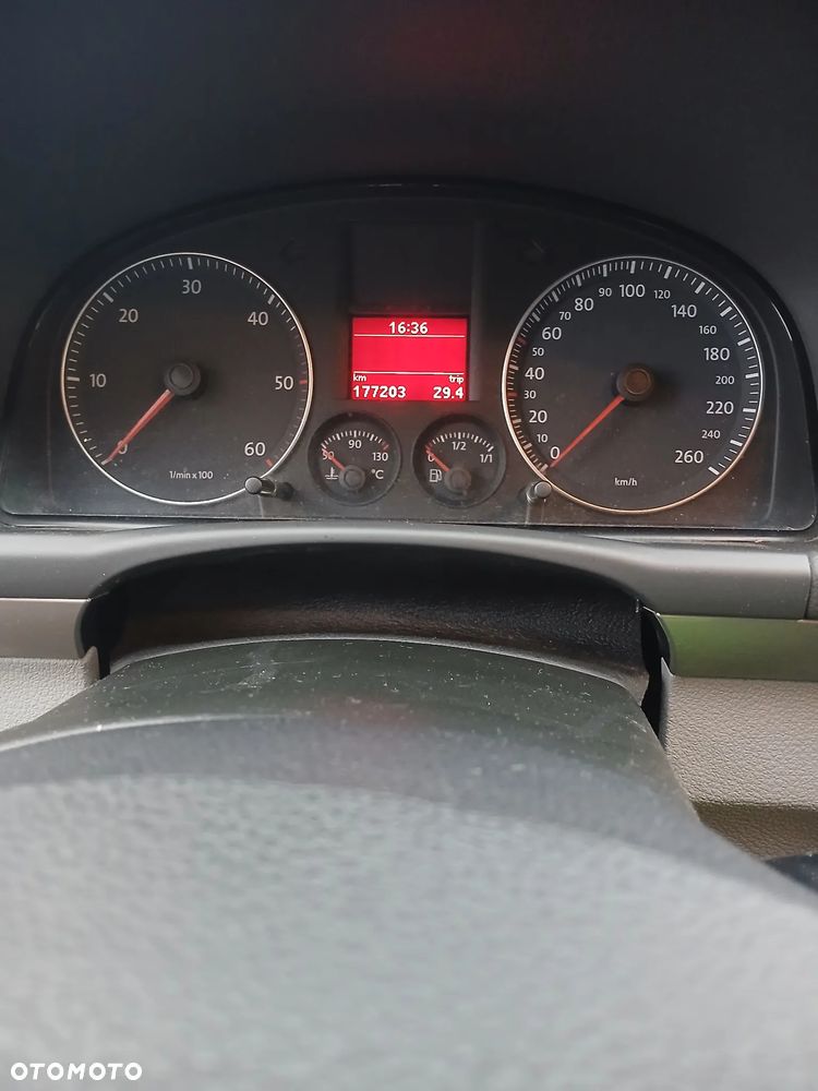 Volkswagen Touran 2.0 TDI Highline - 10