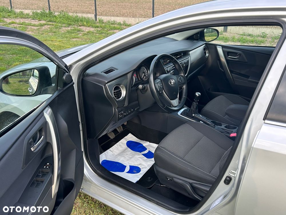 Toyota Auris 1.6 Executive - 13