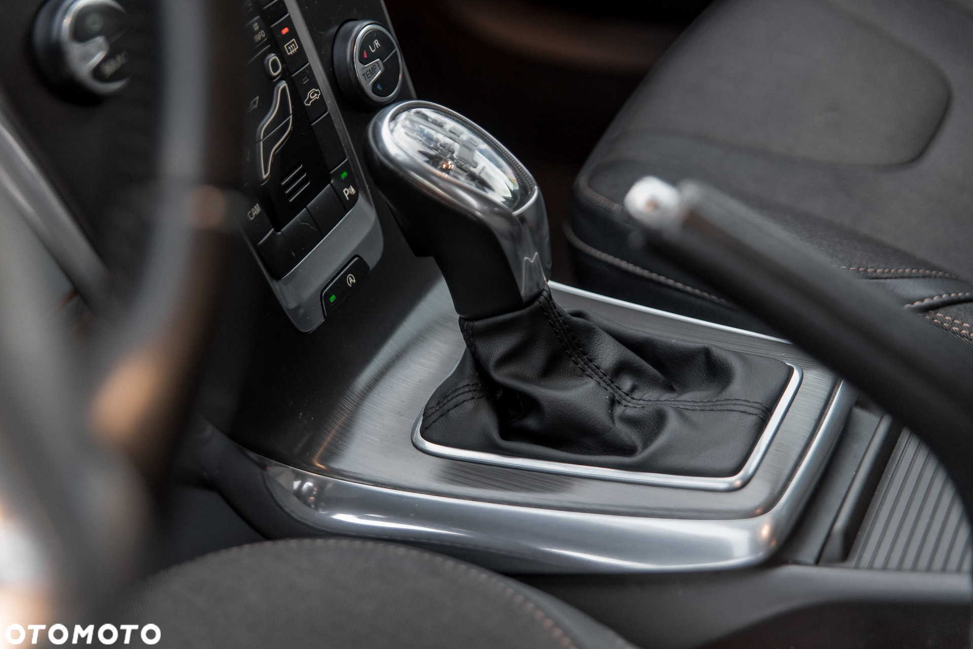 Volvo V40 Cross Country D3 Momentum - 19
