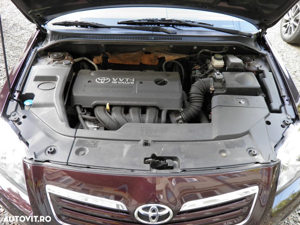 Toyota Avensis 1.6 Sedan Luna - 14