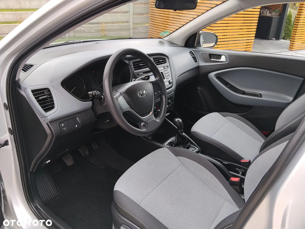 Hyundai i20 blue 1.2 - 8