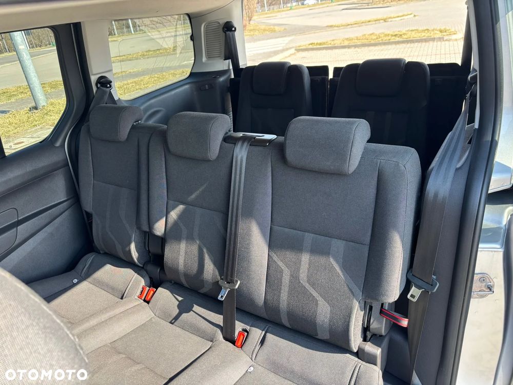 Ford Tourneo Connect Grand - 16