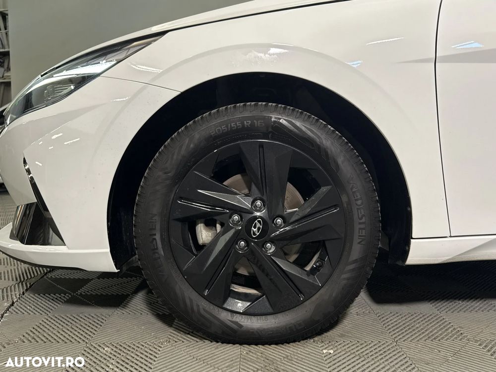 Hyundai Elantra - 14