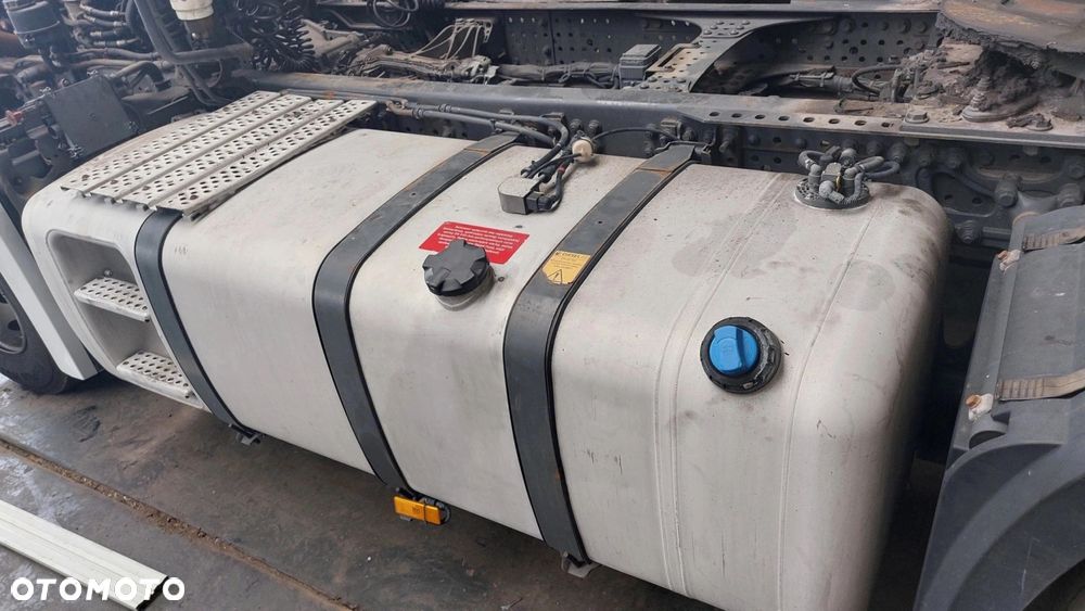 MERCEDES ACTROS MP4 ZBIORNIK PALIWA 880L ADBLUE 90L - 2