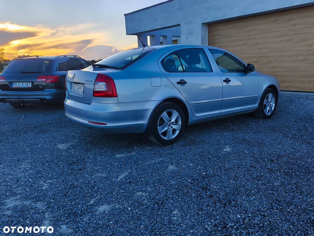 Skoda Octavia 1.6 Family Plus - 8