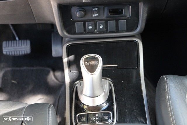 Mitsubishi Outlander 2.0 Intense Navi - 25
