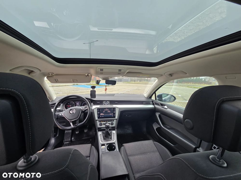 Volkswagen Passat 2.0 TDI SCR BlueMotion Comfortline - 20