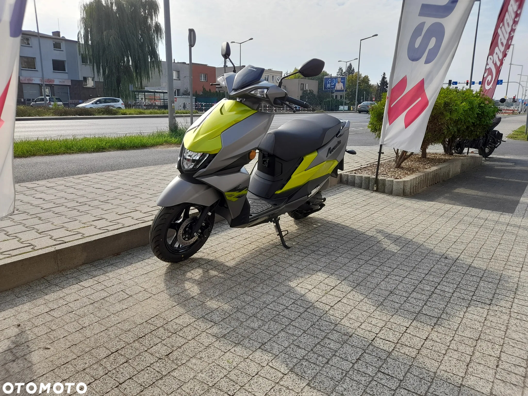 Suzuki Avenis - 2