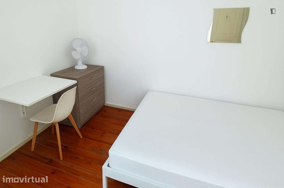 Quarto - localizado em Picoas Lisbon - Grande imagem: 3/10