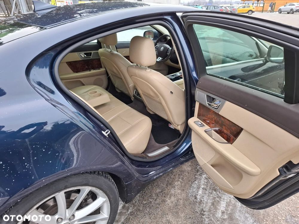 Jaguar XF 3.0 V6 D Luxury - 21