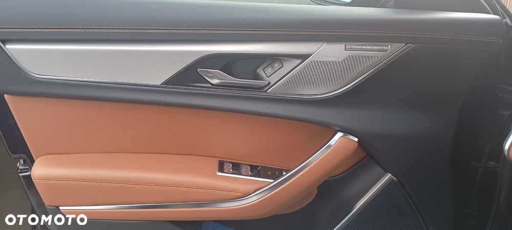 Jaguar XF P250 R-Dynamic SE - 5