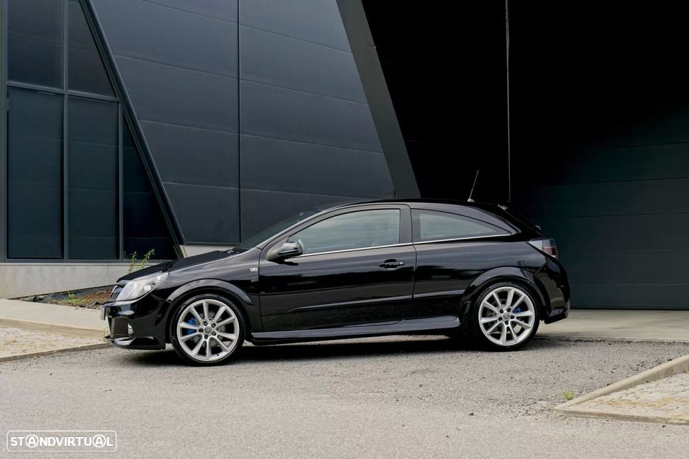Opel Astra GTC OPC - 3