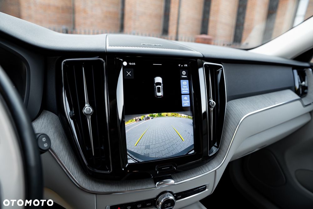Volvo XC 60 D5 AWD R-Design - 34