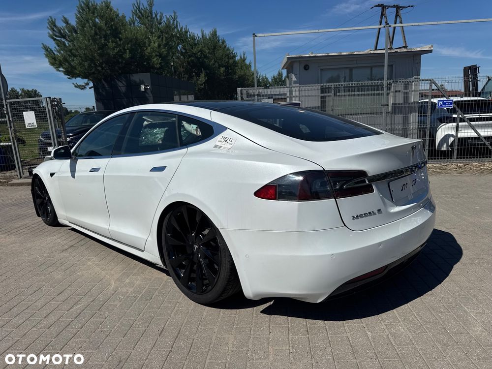 Tesla Model S - 2