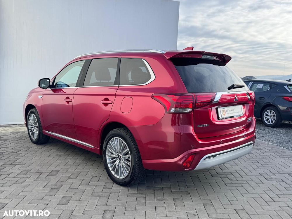 Mitsubishi Outlander - 4