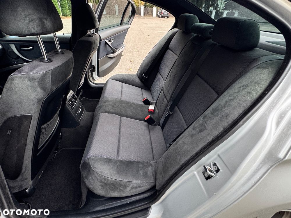 BMW Seria 3 320i - 22