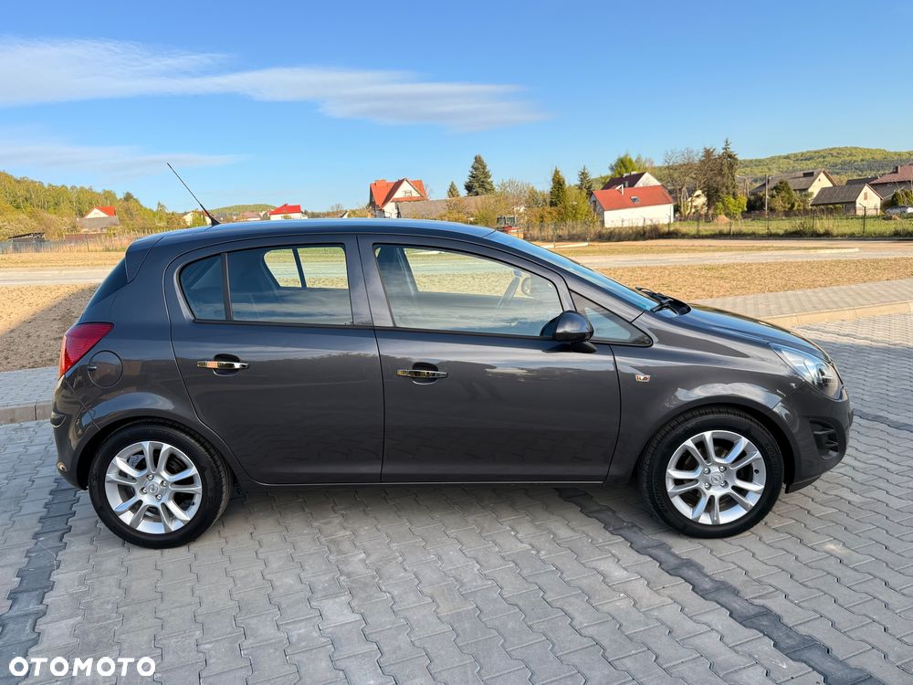 Opel Corsa 1.4 16V Cosmo - 9