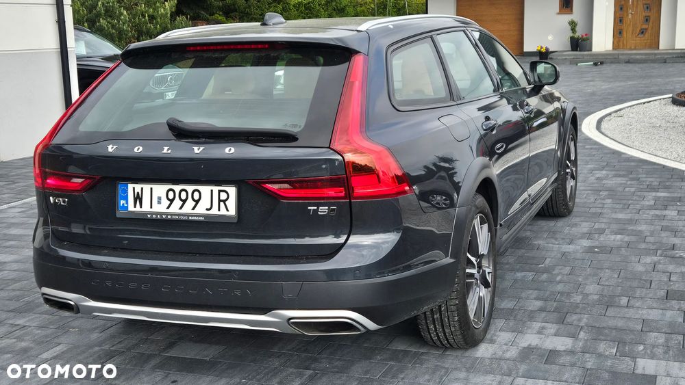 Volvo V90 Cross Country - 4