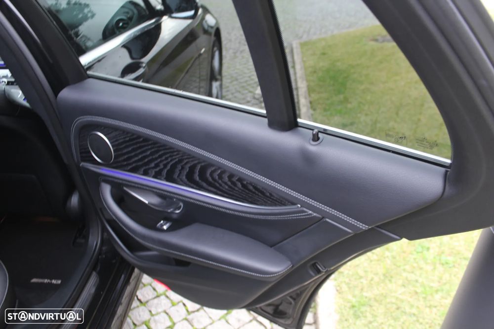 Mercedes-Benz E 300 de AMG Line - 28