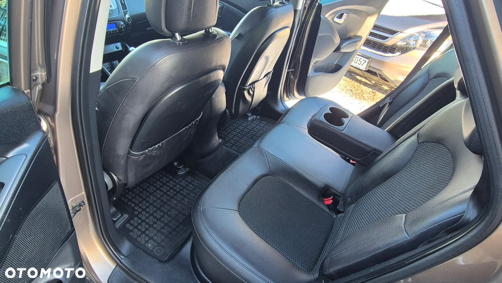 Hyundai ix35 1.7 CRDi 2WD blue Finale Gold - 29