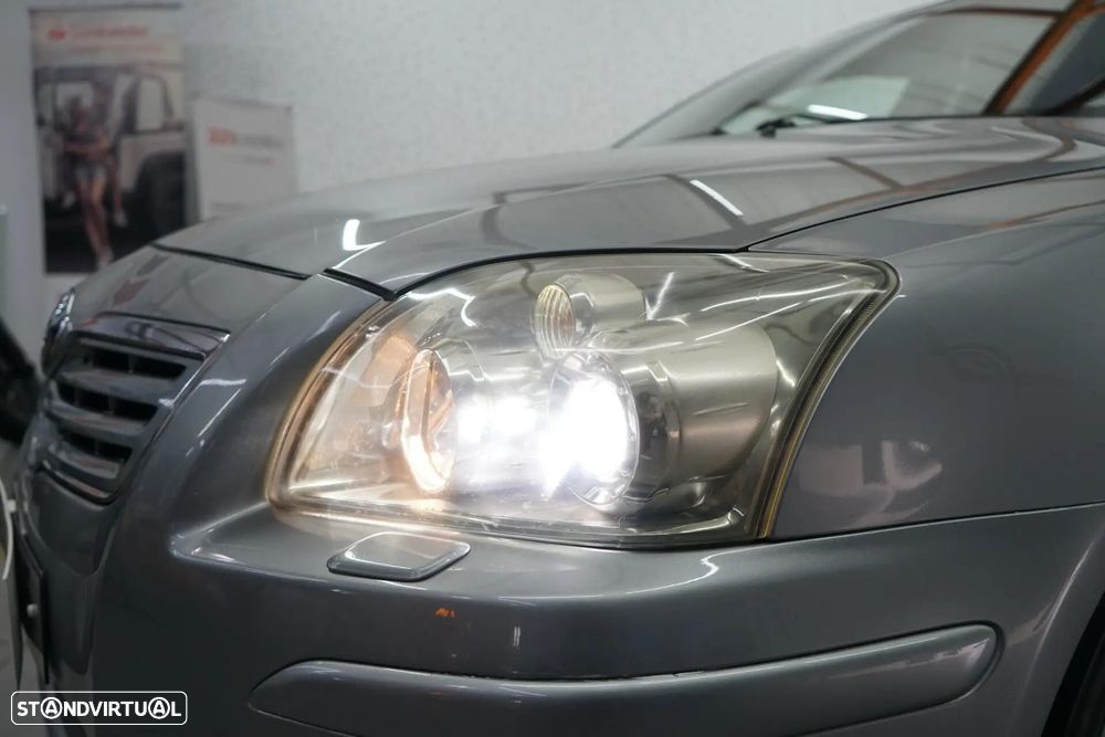 Toyota Avensis SW 2.0 D-4D Exclusive - 4