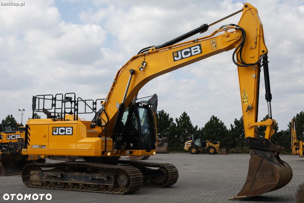 JCB 220X - 11