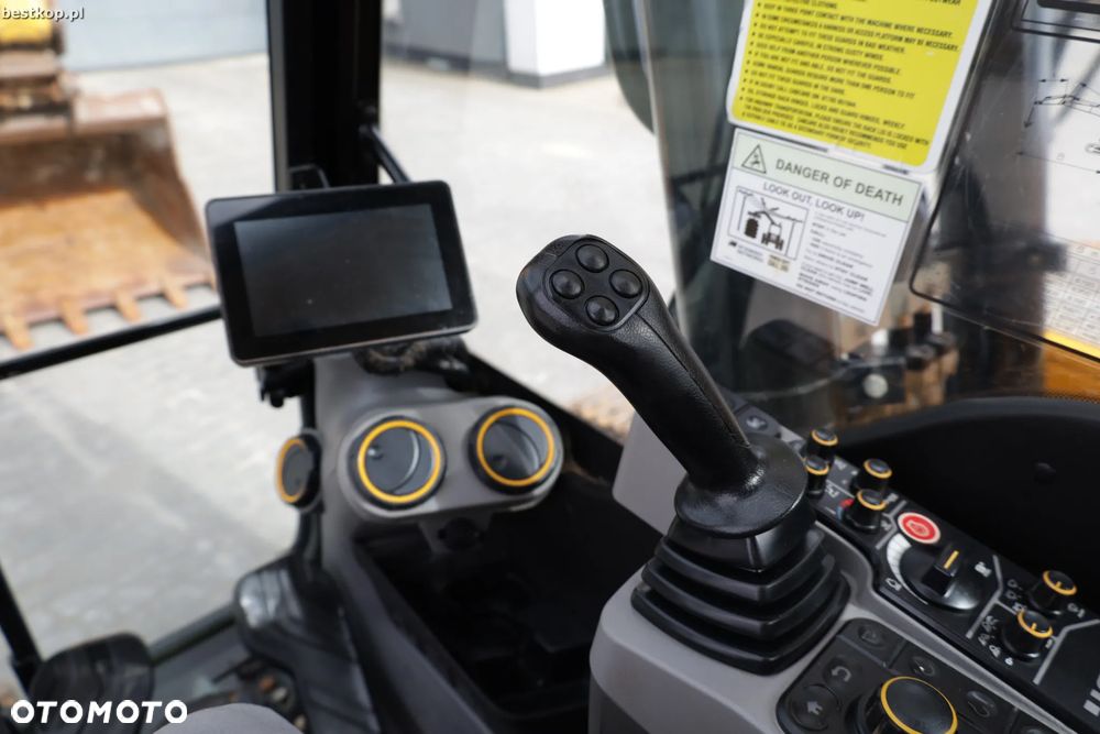 JCB 220X - 24