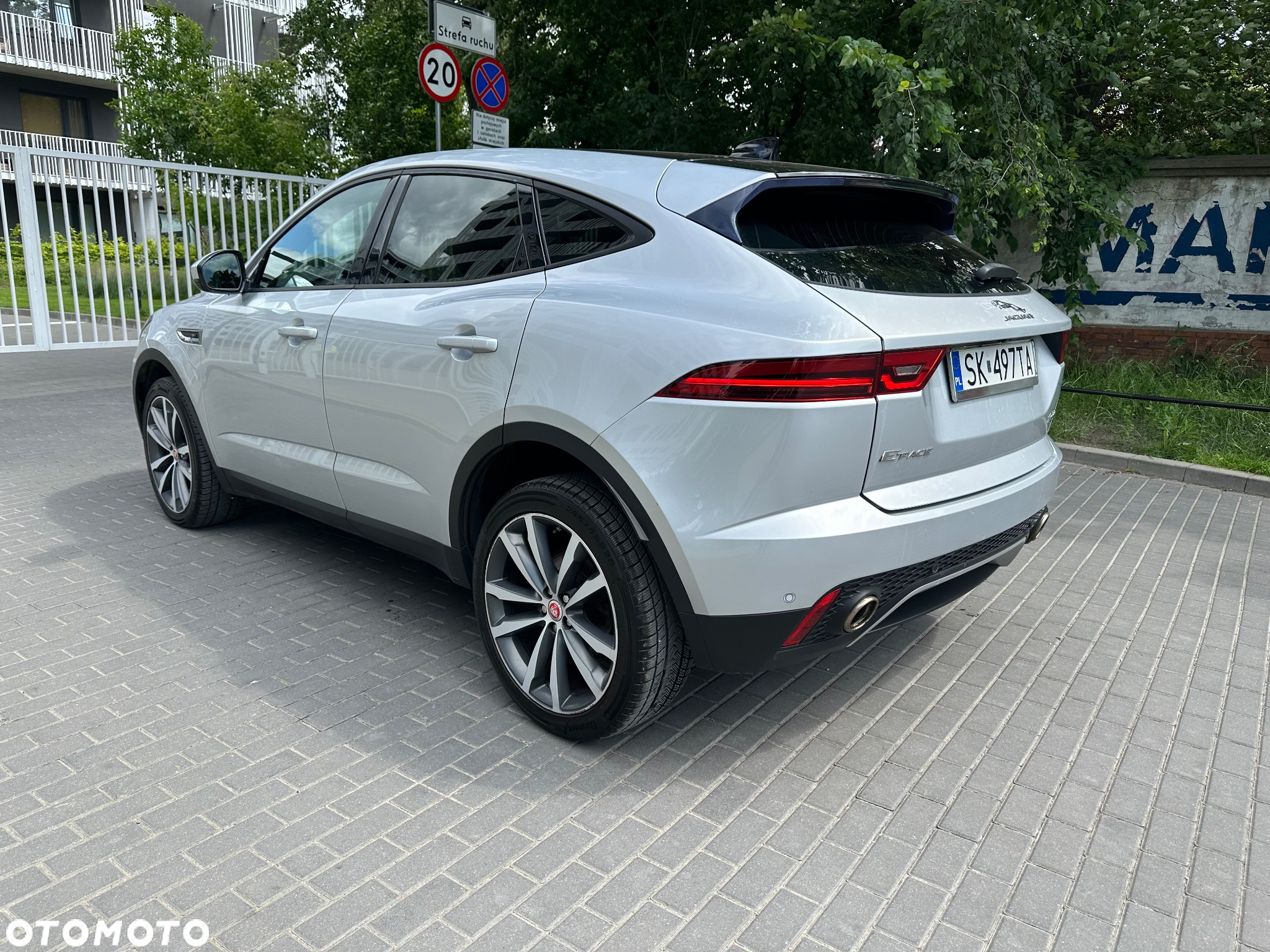 Jaguar E-Pace 2.0 i4D AWD R-Dynamic - 4