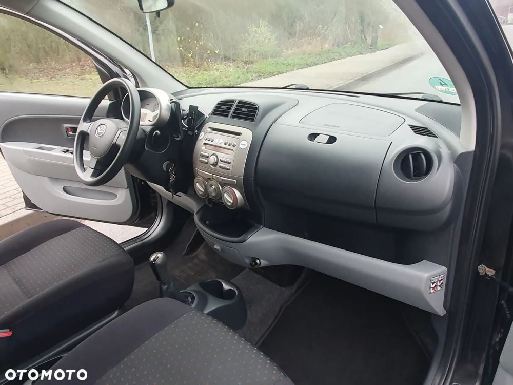 Daihatsu Sirion - 35