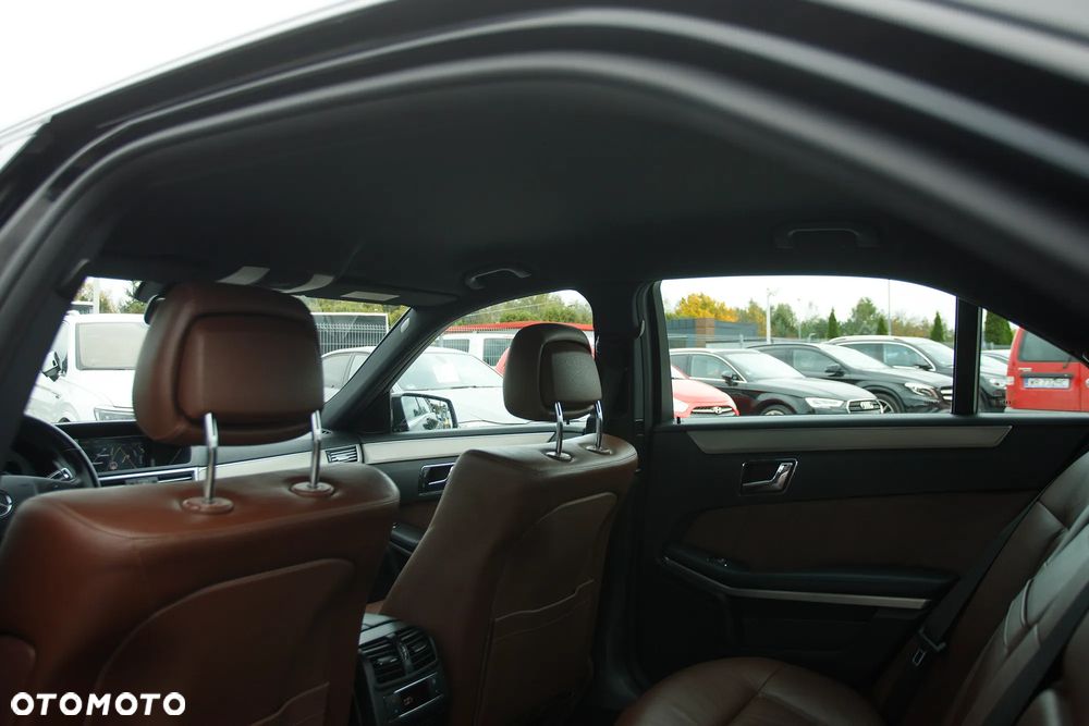 Mercedes-Benz Klasa E 350 CGI BlueEFFICIENCY 7G-TRONIC Avantgarde - 24