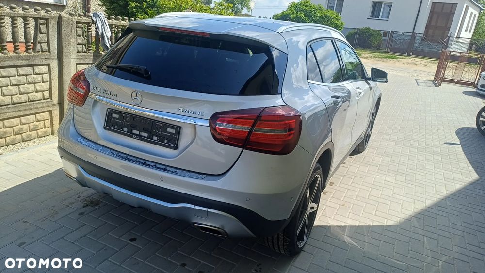 Mercedes-Benz GLA 220 d 4Matic 7G-DCT StreetStyle - 11