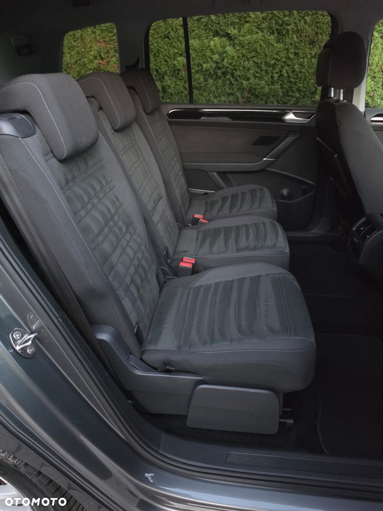 Volkswagen Touran - 26