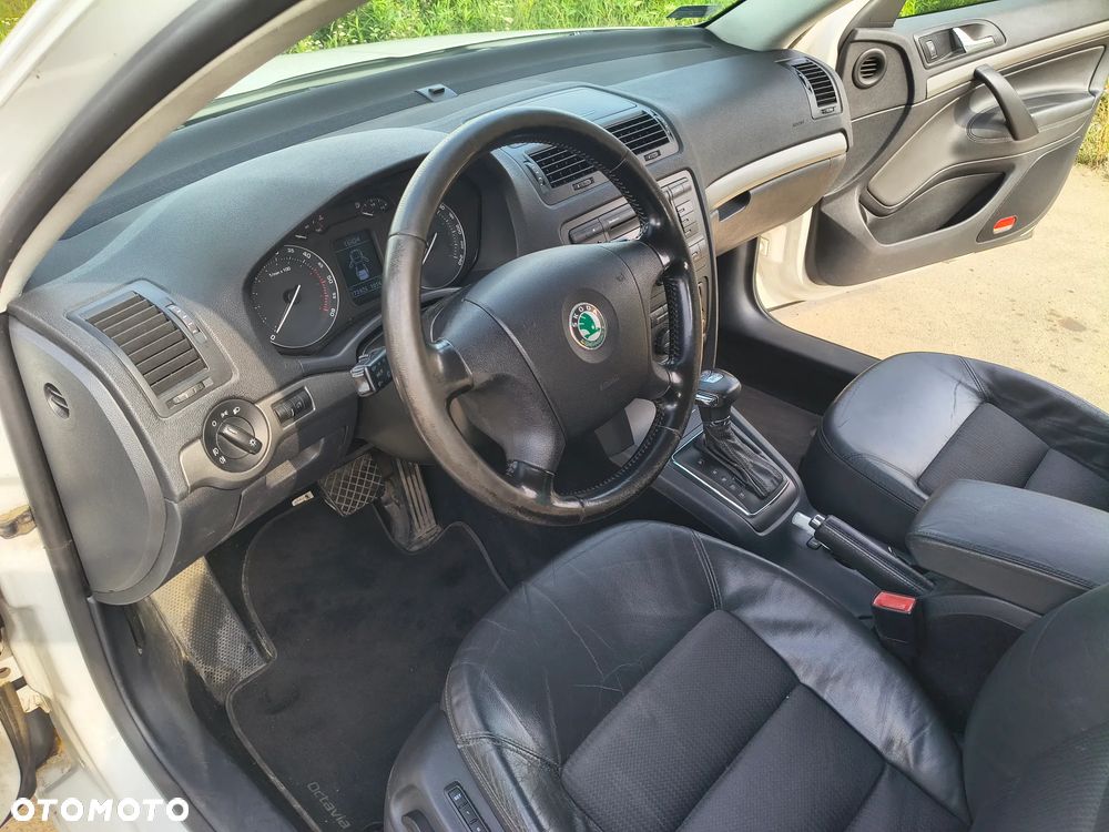 Skoda Octavia 2.0 TDI Elegance DSG - 2
