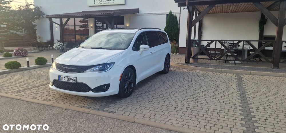 Chrysler Pacifica - 2
