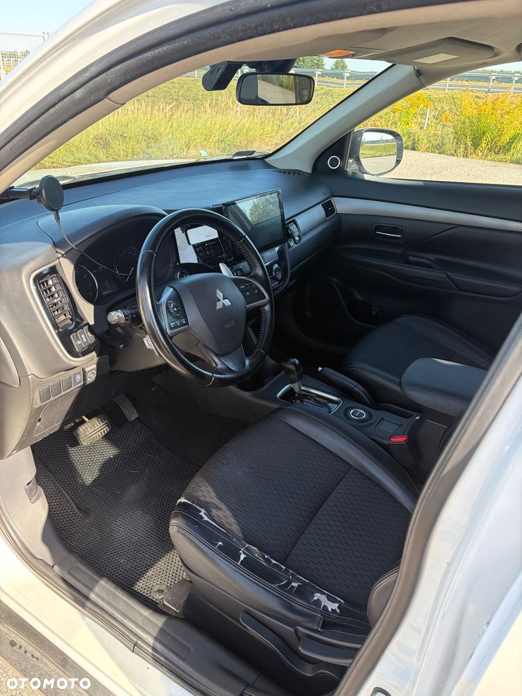 Mitsubishi Outlander 2.0 Intense + 4WD CVT - 10