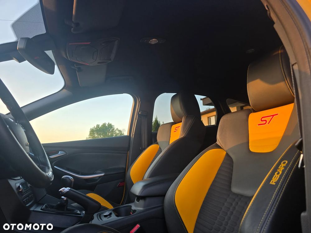 Ford Focus 2.0 EcoBoost ST - 18