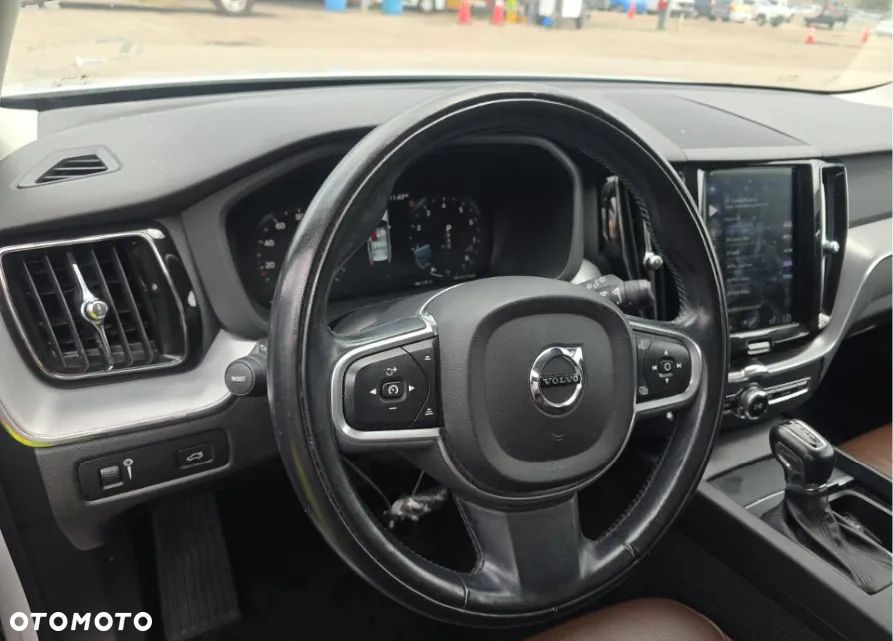 Volvo XC 60 T5 AWD Momentum - 8