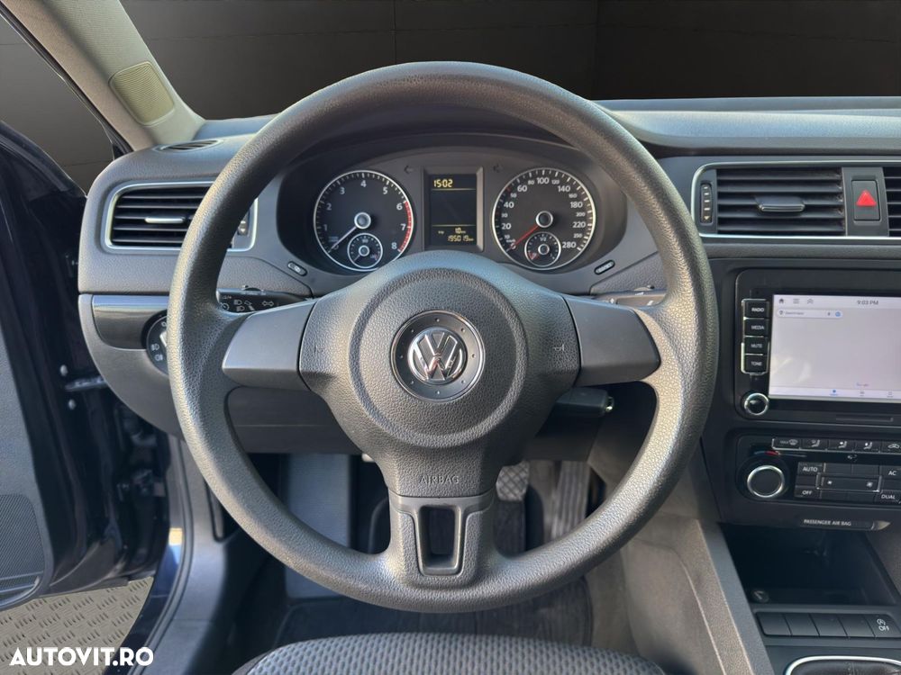 Volkswagen Jetta - 5