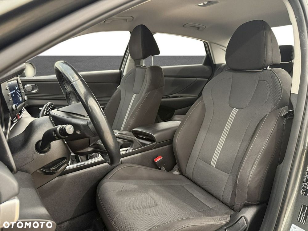 Hyundai Elantra - 17