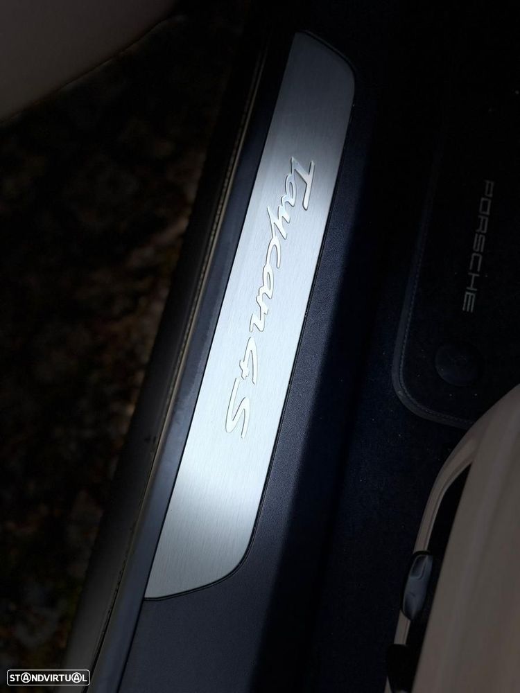 Porsche Taycan 4S - 36