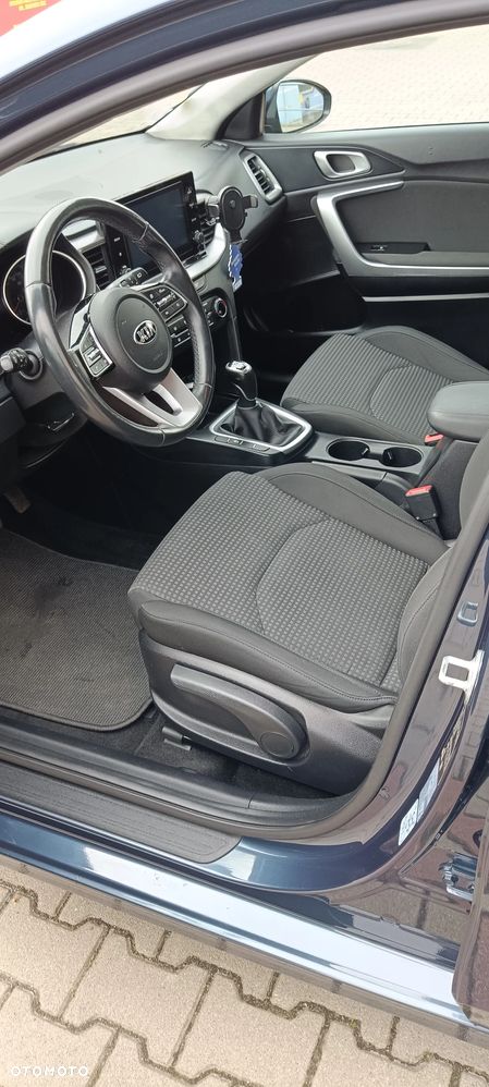 Kia Ceed 1.6 CRDi mHEV M - 4