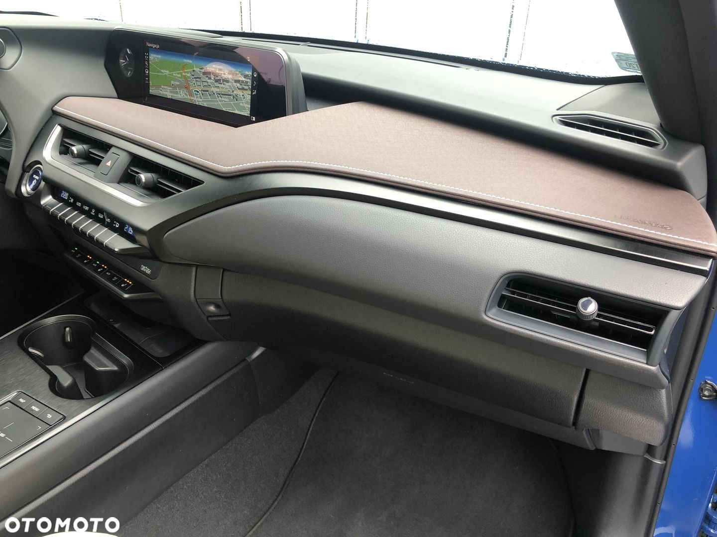 Lexus UX - 25