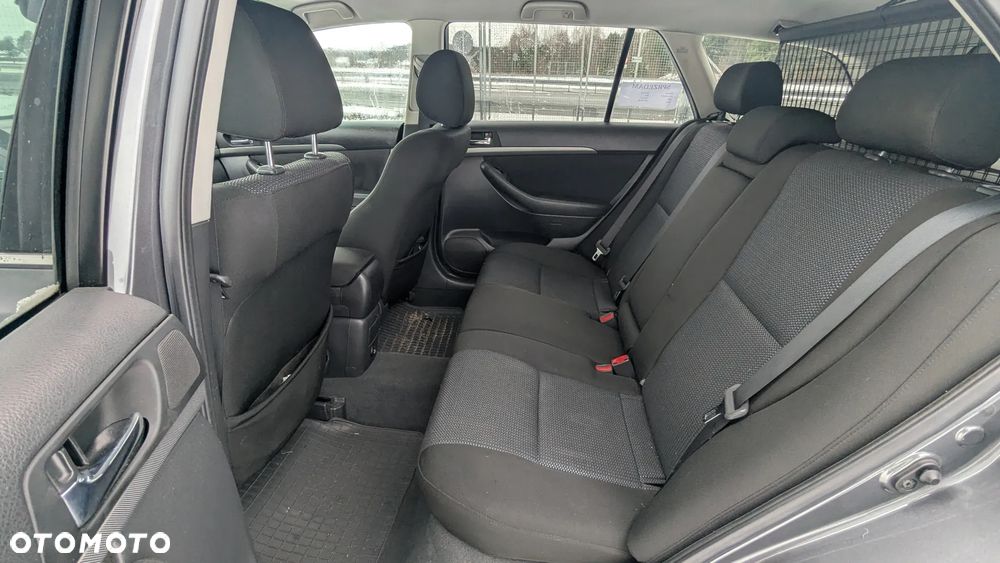 Toyota Avensis 2.2 D-4D Sol Plus - 6