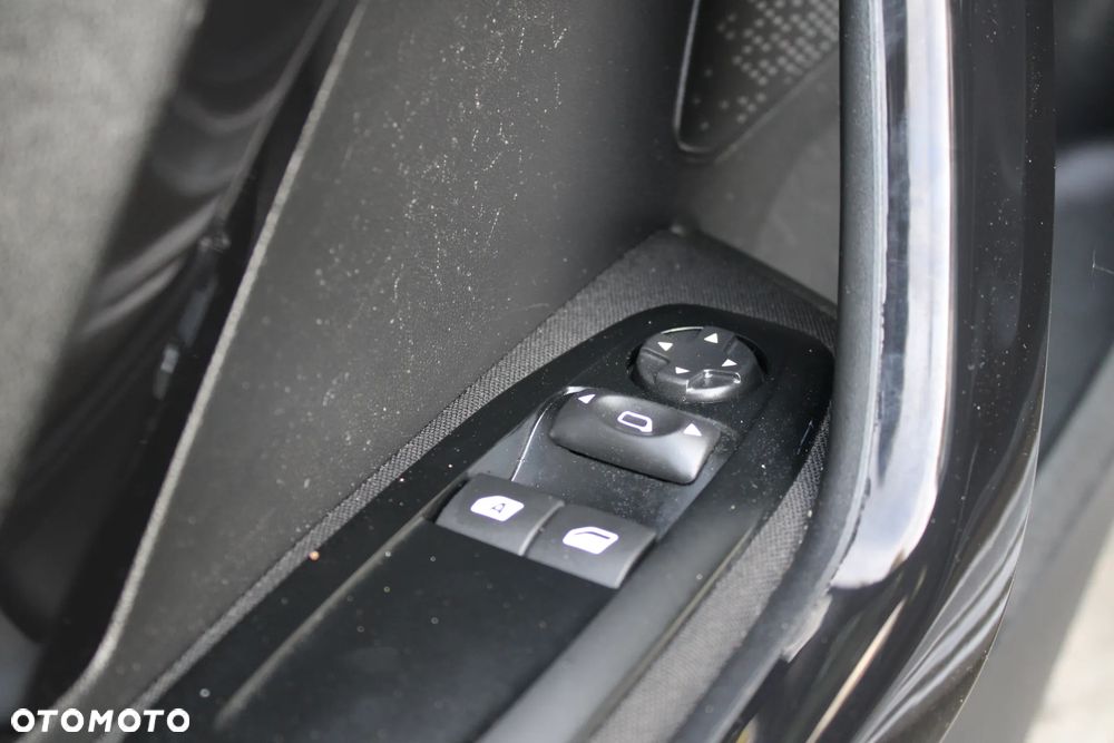 Peugeot 208 - 9