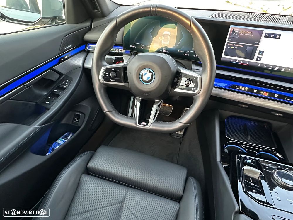 BMW i5 eDrive40 Pack Desportivo M - 21