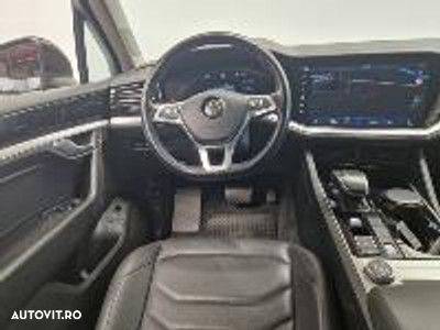 Volkswagen Touareg - 11