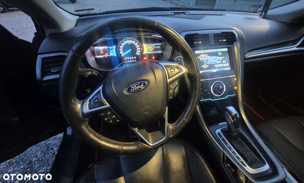 Ford Fusion - 16